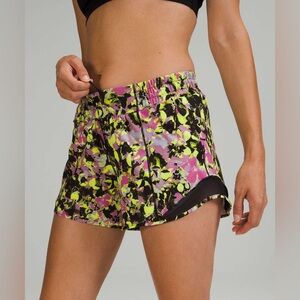 LULULEMON || Hotty Hot Low-Rise Lined Short 2” Size 10